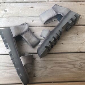 Size 38 Women's 7.5 Free People Maddox Lug Sole Sandals Grey Leather Zip Chunky